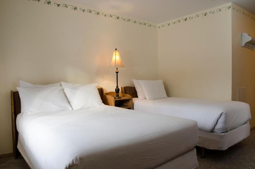 Deluxe Double or Twin Room interior